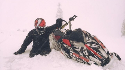 Victor Micula a dat avionul pe snowmobil. Aşa sărbătoreşte viaţa 