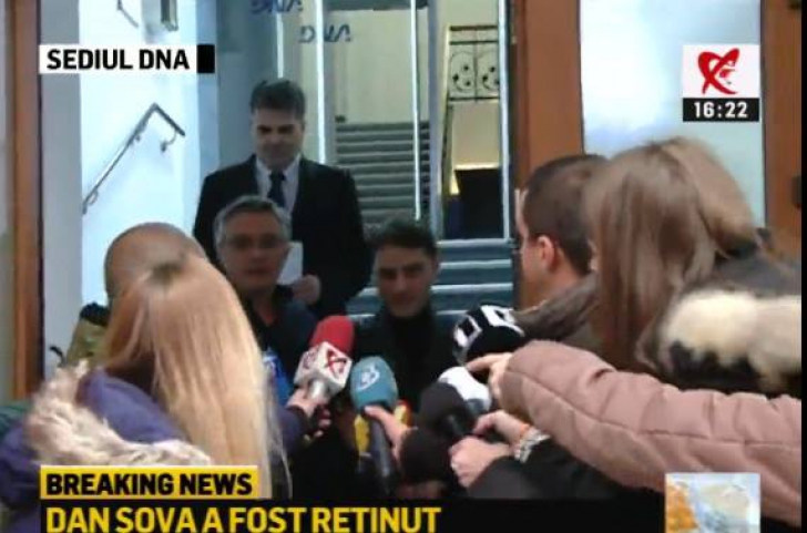 Dan Șova a fost reţinut. Fostul ministru al Transporturilor, scos în cătuşe de la DNA