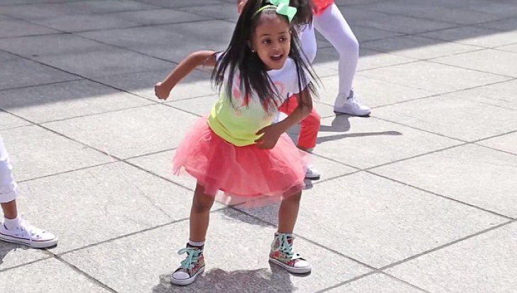 O fetiţă de 4 ani, noua regină a YouTube-ului. E poreclită "mini Beyonce" - vezi de ce!
