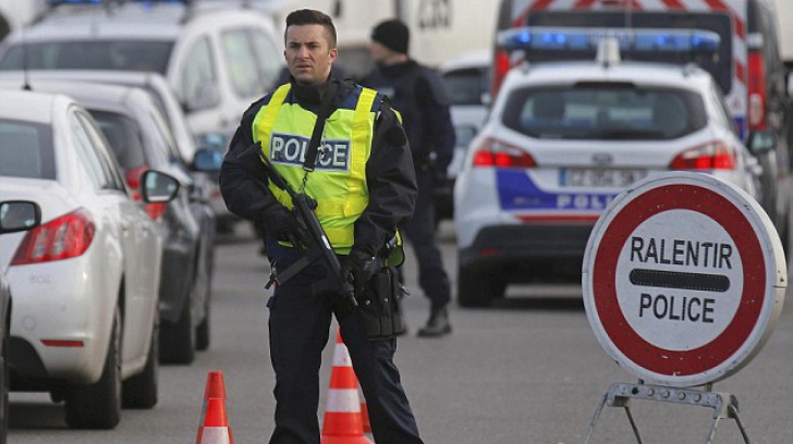 Unul dintre atentatorii de la Paris a trecut de trei controale ale poliției franceze
