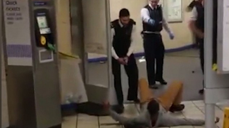 Alertă antiteroristă la Londra. Un bărbat înarmat a rănit mai multe persoane la metrou