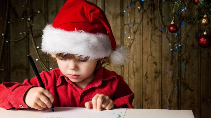 Mori de râs! Un copil îi scrie lui Moş Crăciun: "Dlagă Moşule, te log mult..."