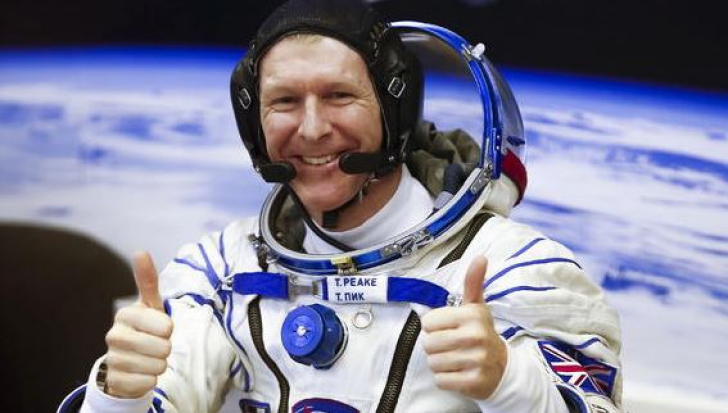 Un astronaut din Spațiu a sunat pe Pământ la un număr greșit. Toți au râs când au aflat ce a spus