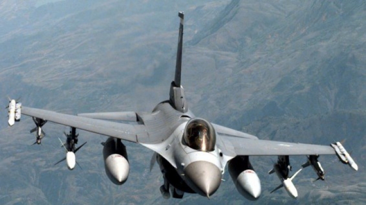 Turcia permite Franţei să îi utilizeze spaţiul aerian pentru lovituri împotriva Statului Islamic