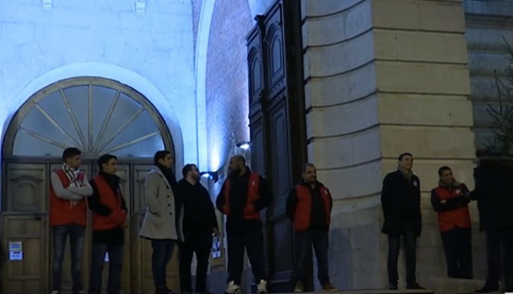 Musulmanii din Franța au păzit o biserică &icirc;n seara de Crăciun, ca să-i apere pe creștini