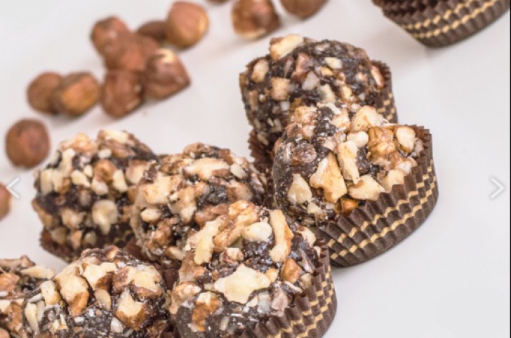 Cum să faci bomboane Ferrero Rocher cu puține calorii. Secretul unui desert sănătos de Revelion