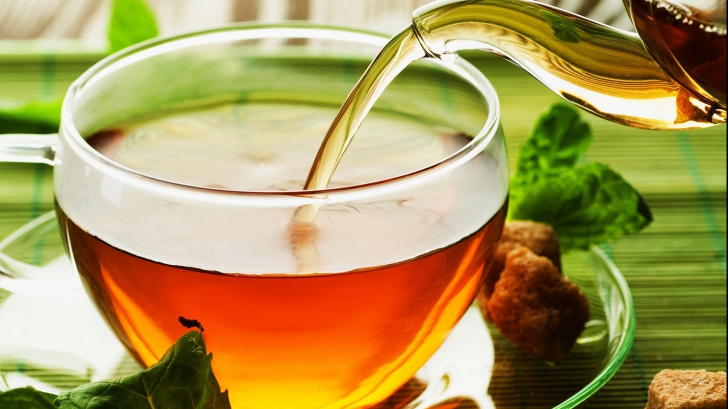 Pericolul din ceaiuri. Cum îți dai seama care pliculețe conțin substanțe cancerigene