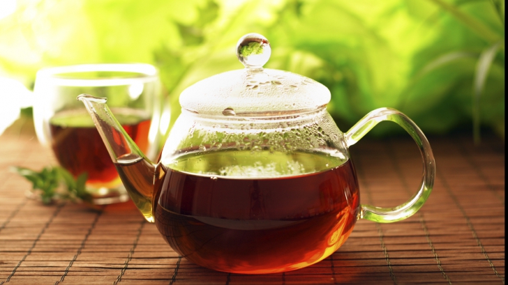 Ceaiul care îți curăță ficatul de toxine și te scapă de kilogramele în plus