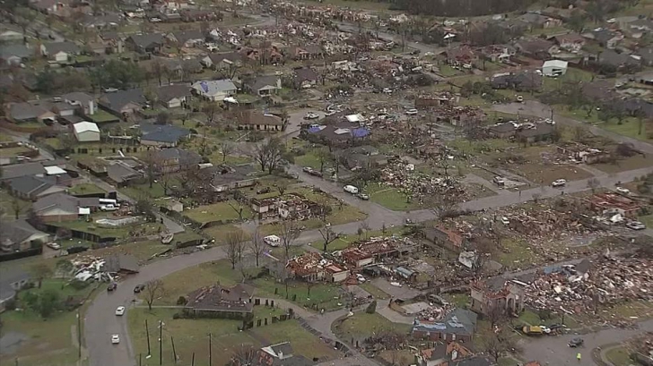 Imaginile dezastrului. Ce a mai rămas după tornadele care au măturat SUA