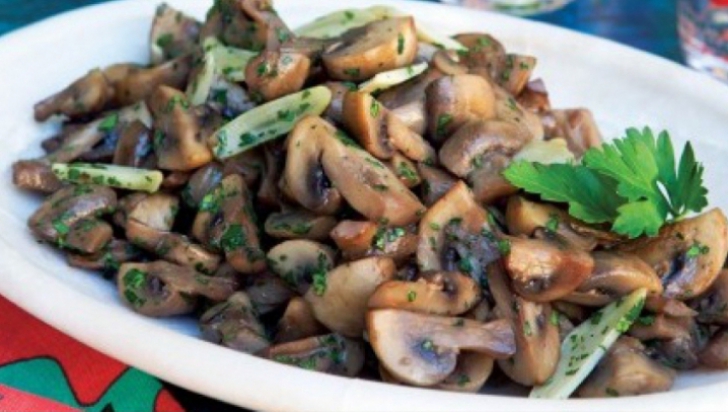 Aşa faci cele mai bune ciuperci cu usturoi. Ingredientul secret care face toată diferenţa
