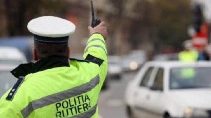 O manevră pe care o fac toți șoferii români, declarată ilegală. Ce spune Poliția Rutieră