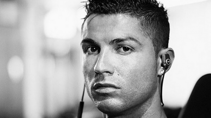 Cristiano Ronaldo a pozat nud. Cum au reacţionat fanele 