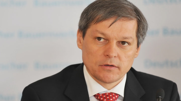 Dacian Cioloş, explicaţii pe Facebook "despre buget, oieri și anti-fumat"