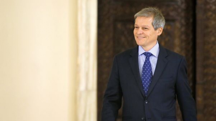 Dacian Cioloş răspunde românilor, pe facebook, în comentarii. Ce i-a scris unei doamne nemulţumite