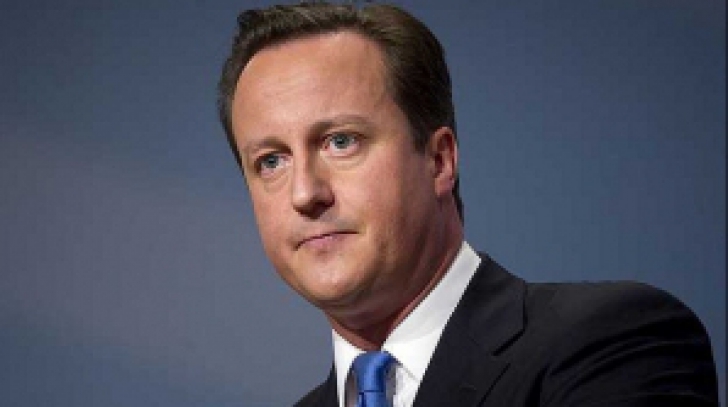 Cameron, omagiu pentru #Colectiv. Premierul britanic a depus o coroană de flori la locul tragediei