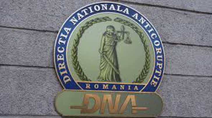 DNA l-a reţinut pe şeful Seviciului de Investigaţii Criminale din Poliţia sectorului 3