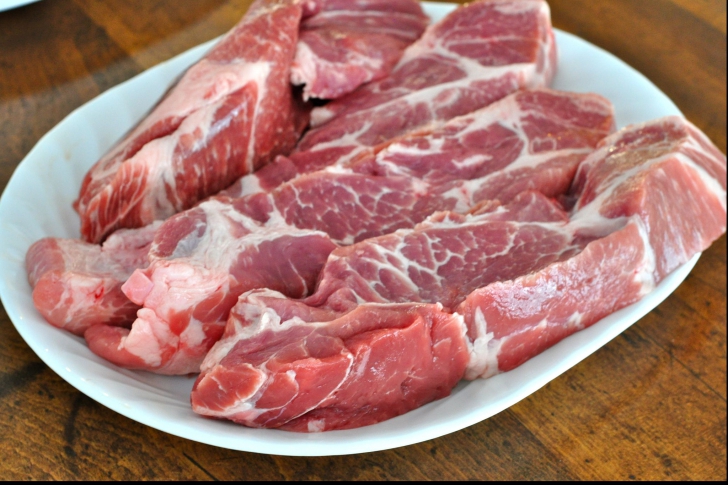 De ce este carnea de porc toxică. Detaliile pe care nimeni nu ți le-a spus până acum