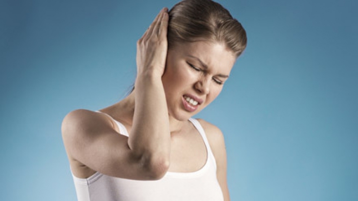Ai răcit şi te dor urechile? Trei remedii naturiste cu ingrediente pe care sigur le ai în casă