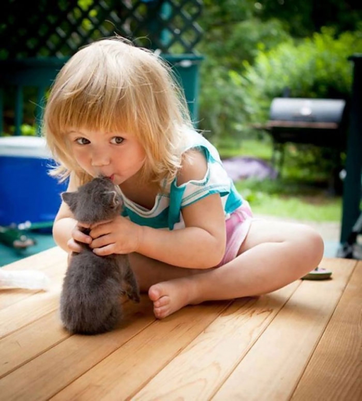 Top 20 de fotografii emoționante, care demonstrează nevoia copiilor de animale