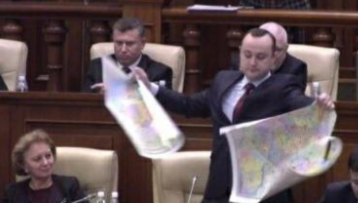 Scandal în Parlamentul de la Chişinău. Ce a făcut un deputat cu harta României Mari