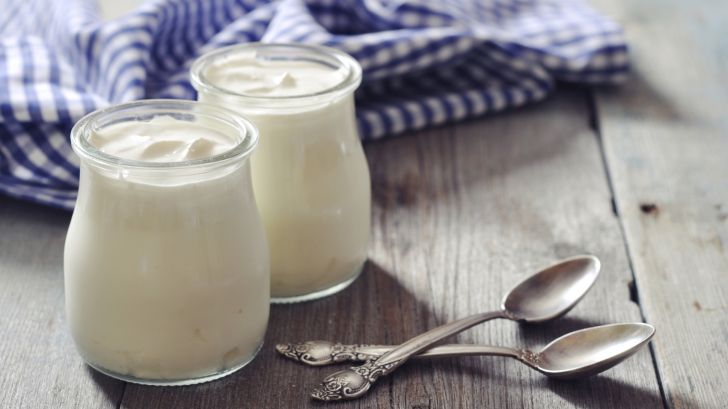 Mănânci iaurtul greșit. Ce trebuie să faci ca să nu-și piardă vitaminele