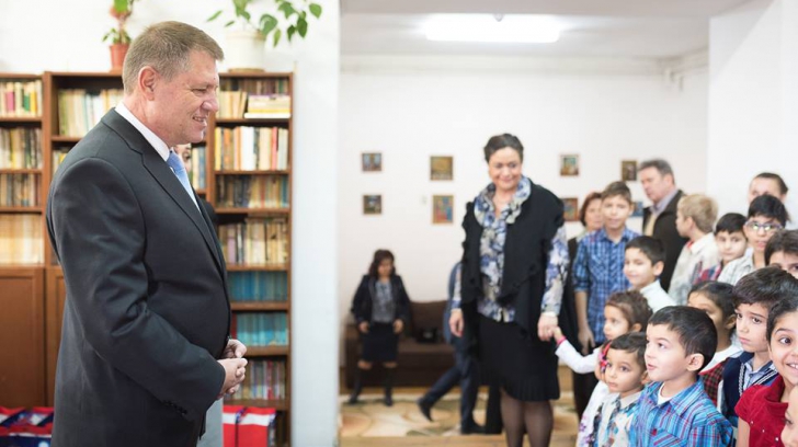 Klaus Iohannis, în vizită la un centru pentru copii orfani: "Am trăit momente emoţionante"
