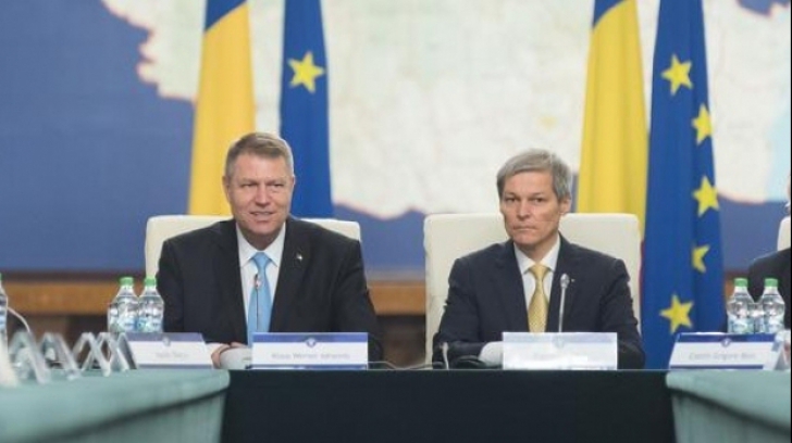 Previziuni astrologice pentru România: Ce îi așteaptă pe Iohannis și Cioloș în 2016