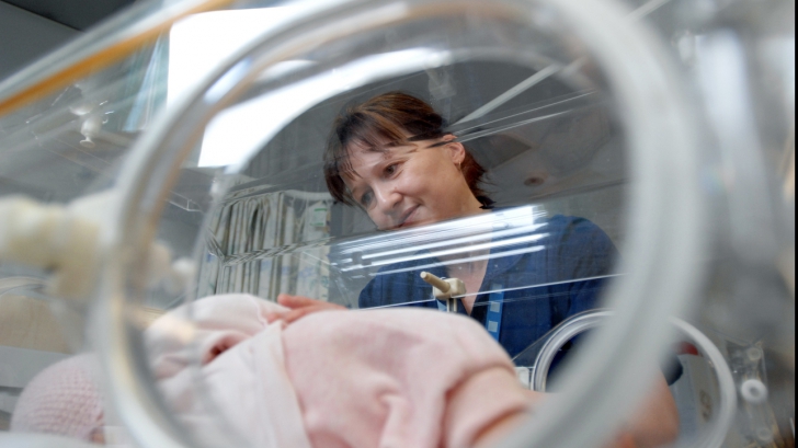 O tânără din Constanța a născut siameze. Ce spun medicii despre fetițe