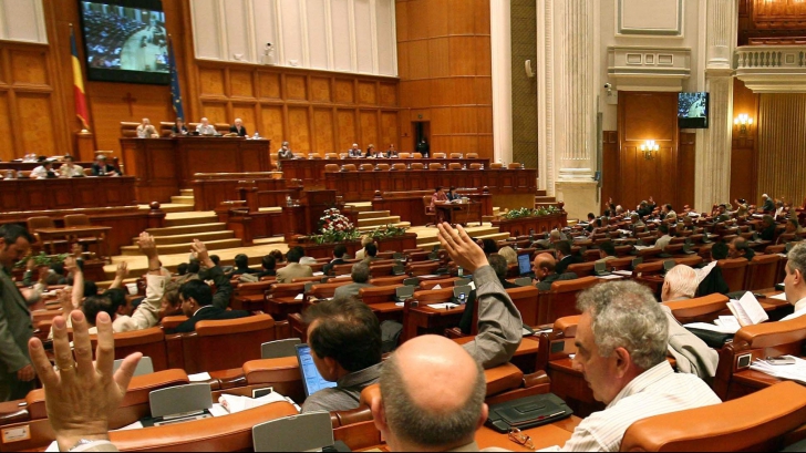 Pensiile speciale, adoptate de parlamentari. 300 au votat "pentru" 