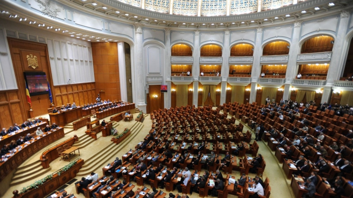 Comisiile de Buget au aprobat majorarea bugetelor Camerei şi Senatului 