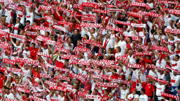 Şapte fani polonezi au fost condamnaţi la închisoare după incidente legate de meciul Napoli - Legia