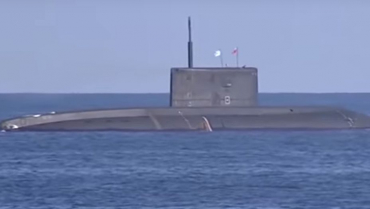 Imagini spectaculoase. Un submarin rusesc din Mediterana lansează rachete spre Siria