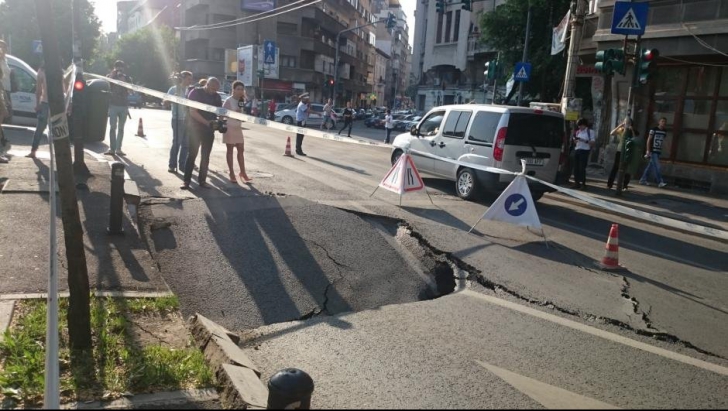 Şoc! Ce a apărut azi în centrul Bucureştiului. Şoferii au oprit maşinile. Poliţia a venit urgent