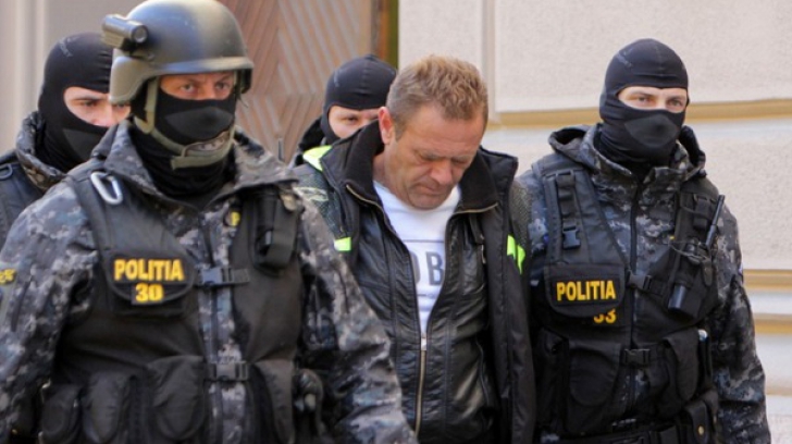 Primul criminal de război prins de poliţiştii români, extrădat în Bosnia Herțegovina