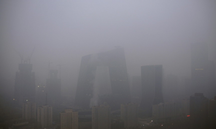 Imagini dramatice: cum arată poluarea la Beijing, orașul în care copiii nu mai ies pe străzi
