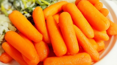 Ce sunt, de fapt, baby carrots, morcovii în miniatură din supermarketuri