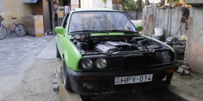 Au luat un BMW E30 de la fiare vechi. L-au modificat şi l-au înviat. L-au scos pe stradă, dar.. ŞOC!