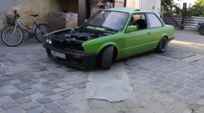 Au luat un BMW E30 de la fiare vechi. L-au modificat şi l-au înviat. L-au scos pe stradă, dar.. ŞOC!