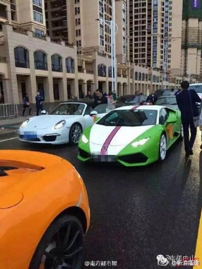 Aşa arată extravaganţa la o nuntă! Fotografiile cu o mireasă din China şi "zestrea" ei, virale
