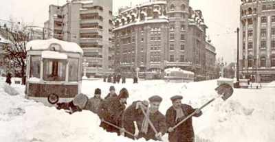 FOTO. Cum a arătat cea mai grea iarnă din istoria Bucureştiului. Zăpada a atins 5 metri &icirc;nălţime