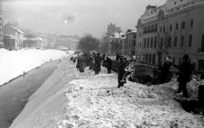 FOTO. Cum a arătat cea mai grea iarnă din istoria Bucureştiului. Zăpada a atins 5 metri &icirc;nălţime