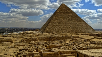 Gest şocant făcut de un turist german care vizita piramidele din Egipt. S-a filmat făcând asta