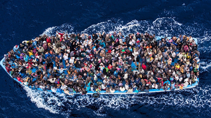 Val enorm de migranţi