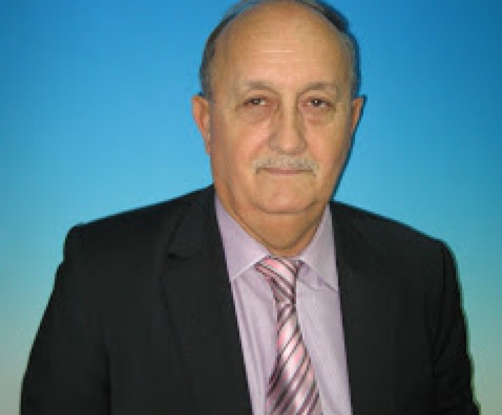 Medicul cu bisturiul la g&acirc;tul colegilor