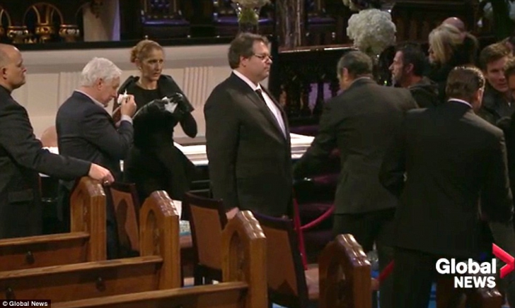 Celine Dion își înmormântează soțul. Gestul pe care l-a făcut cântăreața. Îți dau lacrimile