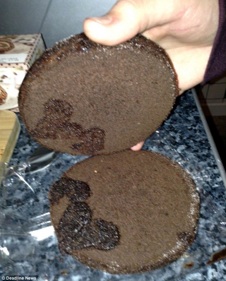 Ce a descoperit în prăjitura de 6 lei cumpărată de la magazin