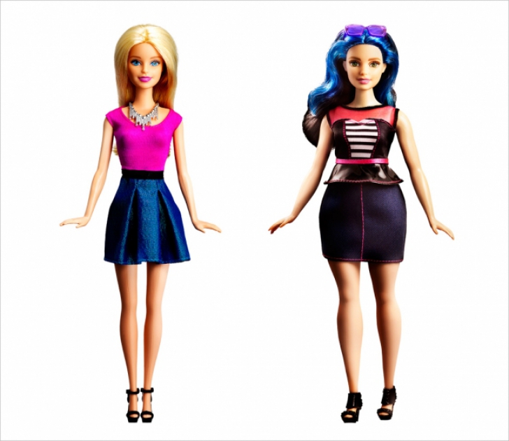 Păpuşa Barbie îşi schimbă silueta: are formele unei femei reale - GALERIE FOTO