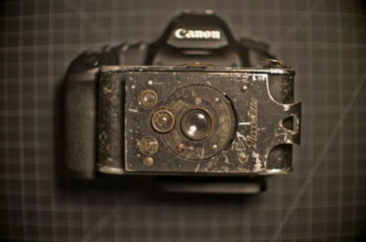 A găsit aparatul foto al unui soldat mort în Al Doilea Război Mondial. A developat filmul și a muțit