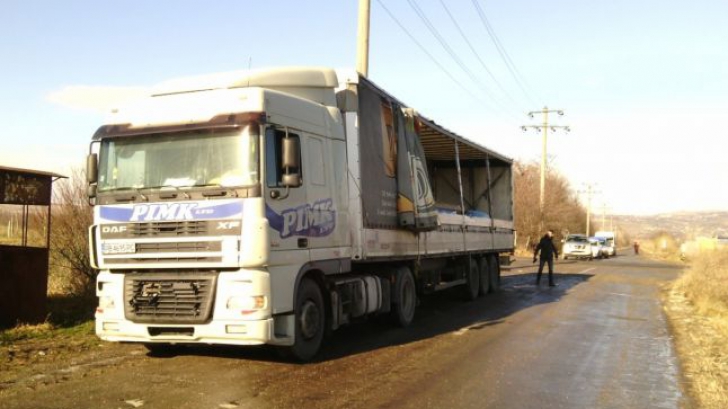 Un TIR încărcat cu azotat de amoniu s-a răsturnat în judeţul Buzău / Foto: adevarul.ro