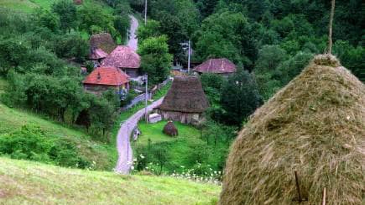 Un sat părăsit din România, pe cale să devină o comoară turistică. Ce are special